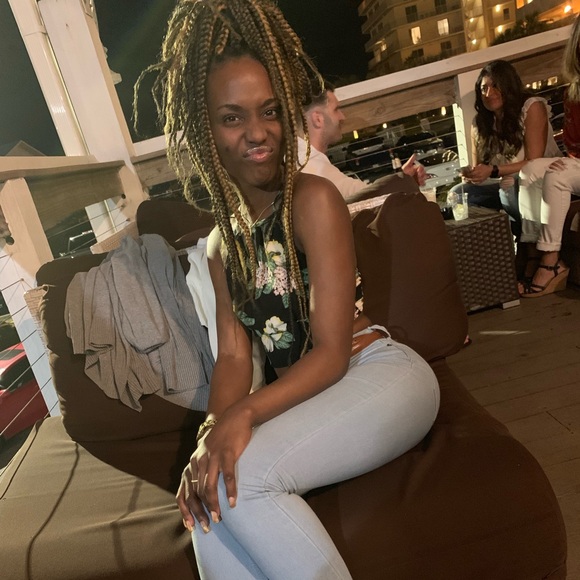 👀🛍Meet your fave customer, Jillian!🛍👠 - Picture 1 of 6